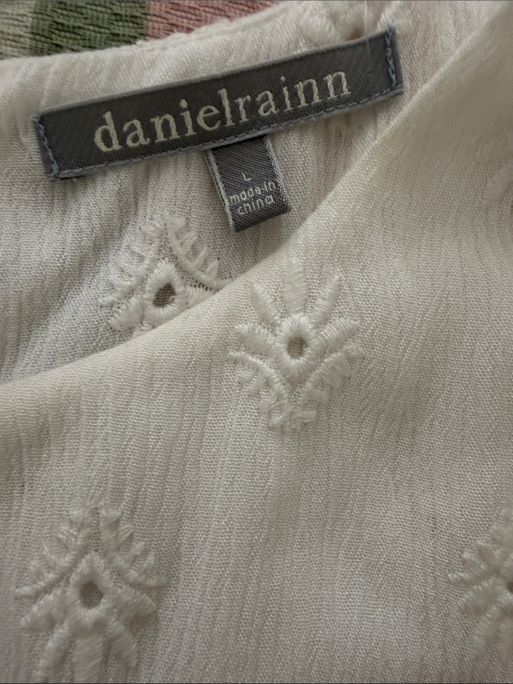Daniel Rainn White Embroidered V-Neck Blouse - Picture 2 of 6